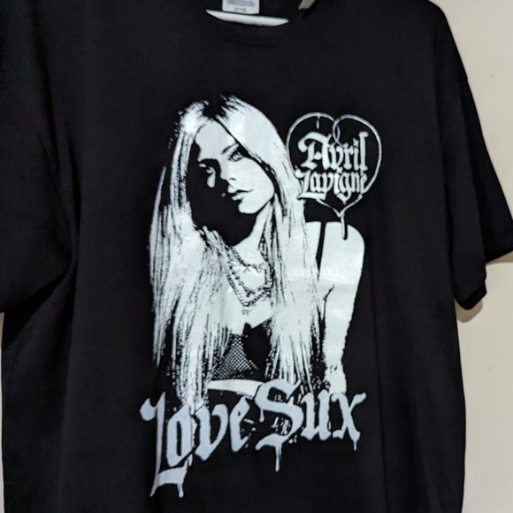 Avril Lavigne Love Sux Graphic Tee Boyfriend Black Shirt New! - Picture 2 of 8
